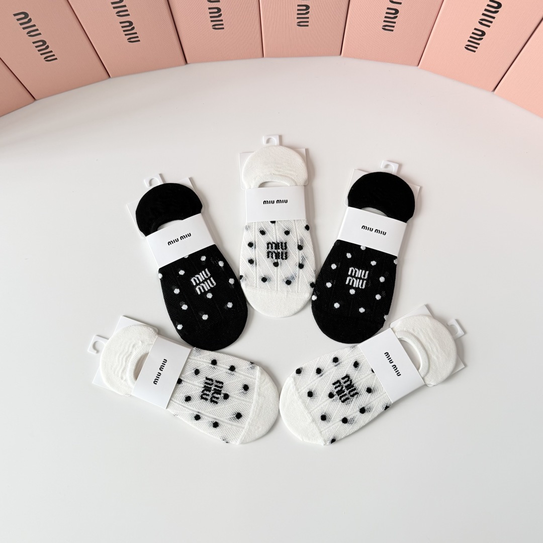 💛配专柜包装MiuMiu（缪缪）新款船袜隐形袜堆堆袜袜子！一盒五双，专柜同步筒袜袜子，💛大牌出街，潮人必