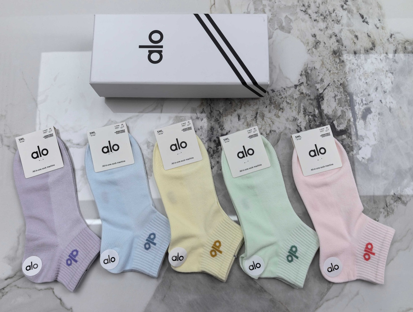 💛配专柜包装ALO（阿洛）新款中短款堆堆袜袜子！一盒五双，专柜同步筒袜袜子，💛大牌出街，潮人必备。超好搭
