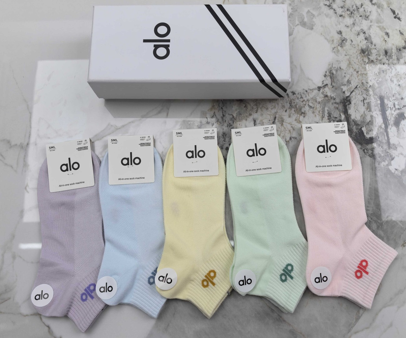 💛配专柜包装ALO（阿洛）新款中短款堆堆袜袜子！一盒五双，专柜同步筒袜袜子，💛大牌出街，潮人必备。超好搭
