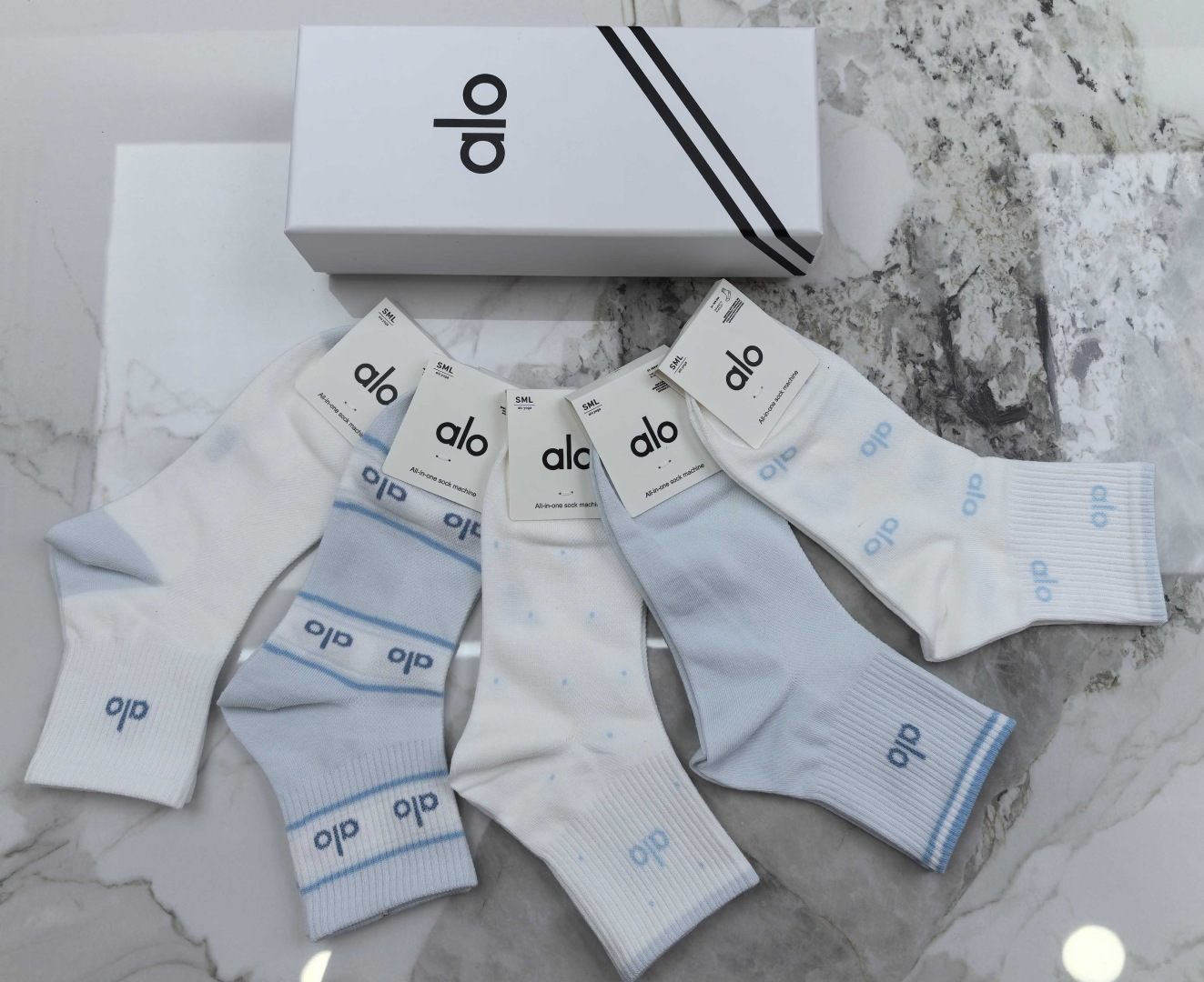 💛配专柜包装ALO（阿洛）新款中长款堆堆袜袜子！一盒五双，专柜同步筒袜袜子，💛大牌出街，潮人必备。超好搭