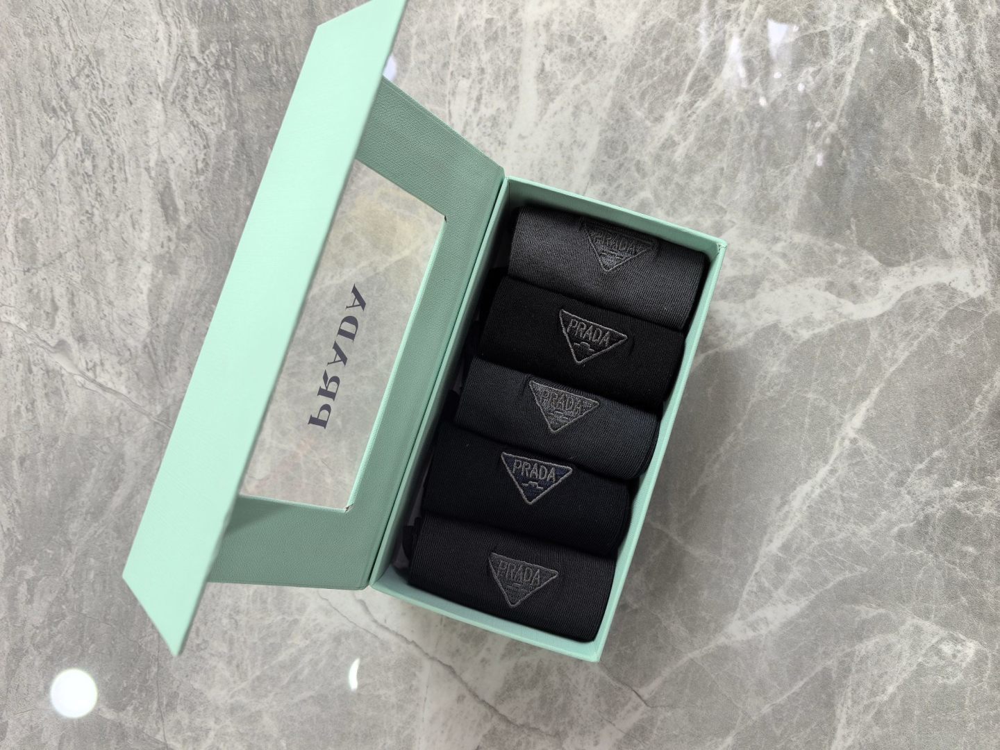 💛配专柜包装PRADA（普拉达） 新款刺绣中长款堆堆袜袜子！一盒五双，专柜同步筒袜袜子，💛大牌出街，潮人