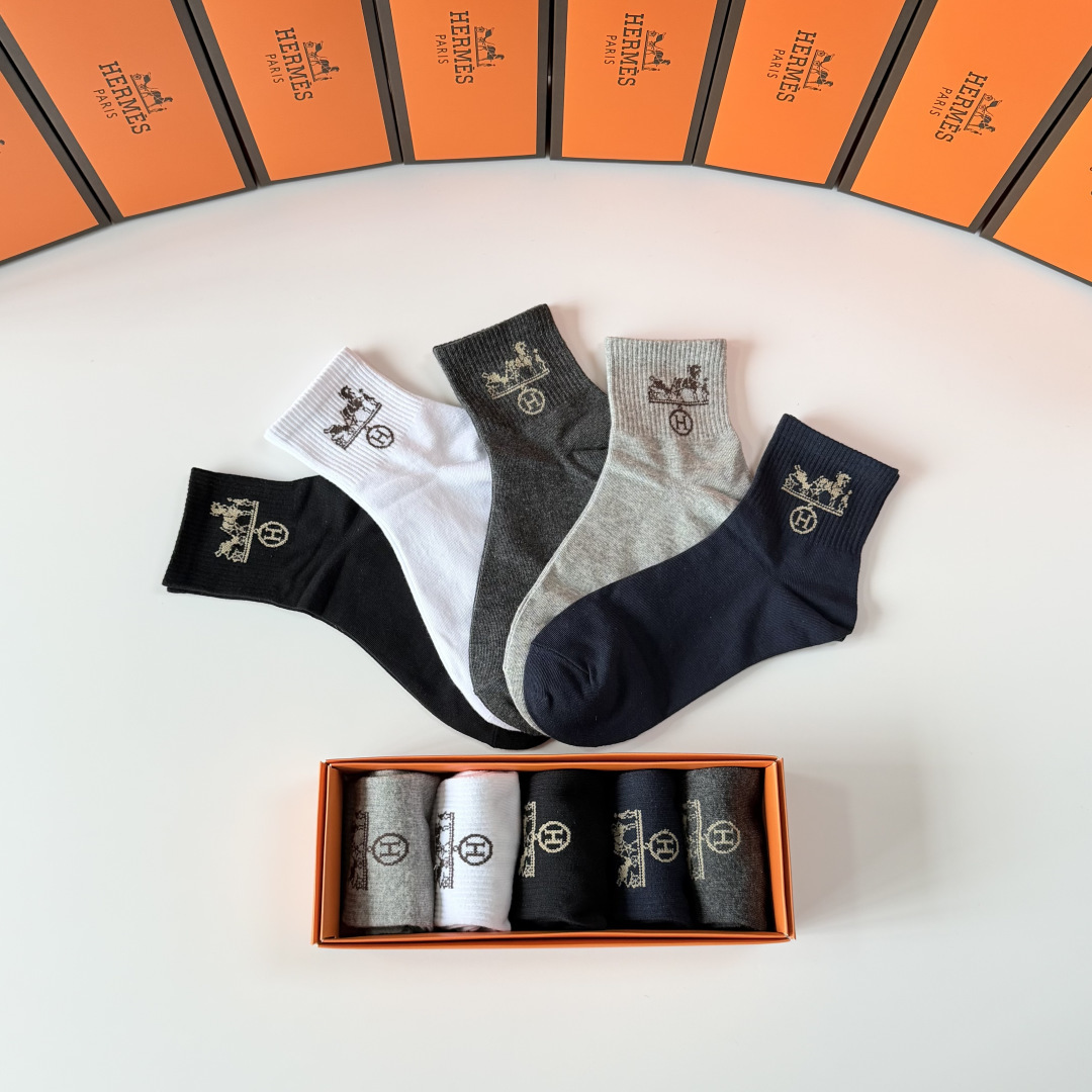 💛配专柜包装Hermes （爱马仕）新款中长款堆堆袜袜子！一盒五双，专柜同步筒袜袜子，💛大牌出街，潮人必
