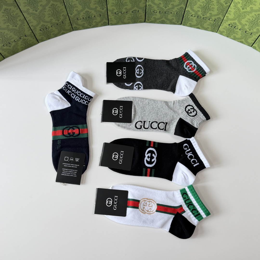 💛配包装Gucci（古驰）新款经典中短款堆堆袜袜子！一盒五双， 专柜同步筒袜袜子，💛大牌出街，潮人必备。