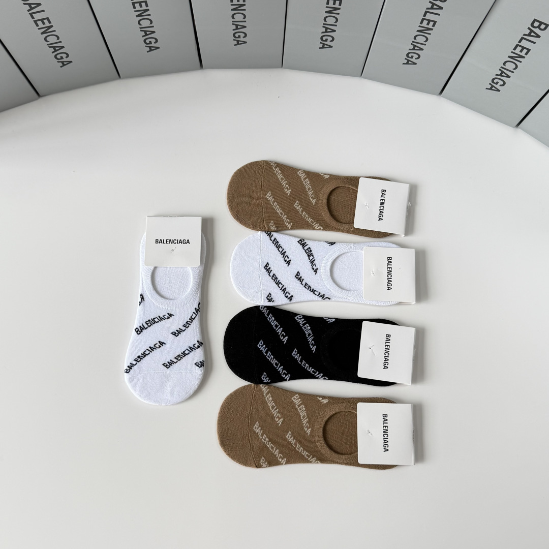💛配专柜包装Balenciaga（巴黎世家）新款船袜隐形袜堆堆袜袜子！一盒五双，专柜同步筒袜袜子，💛大牌