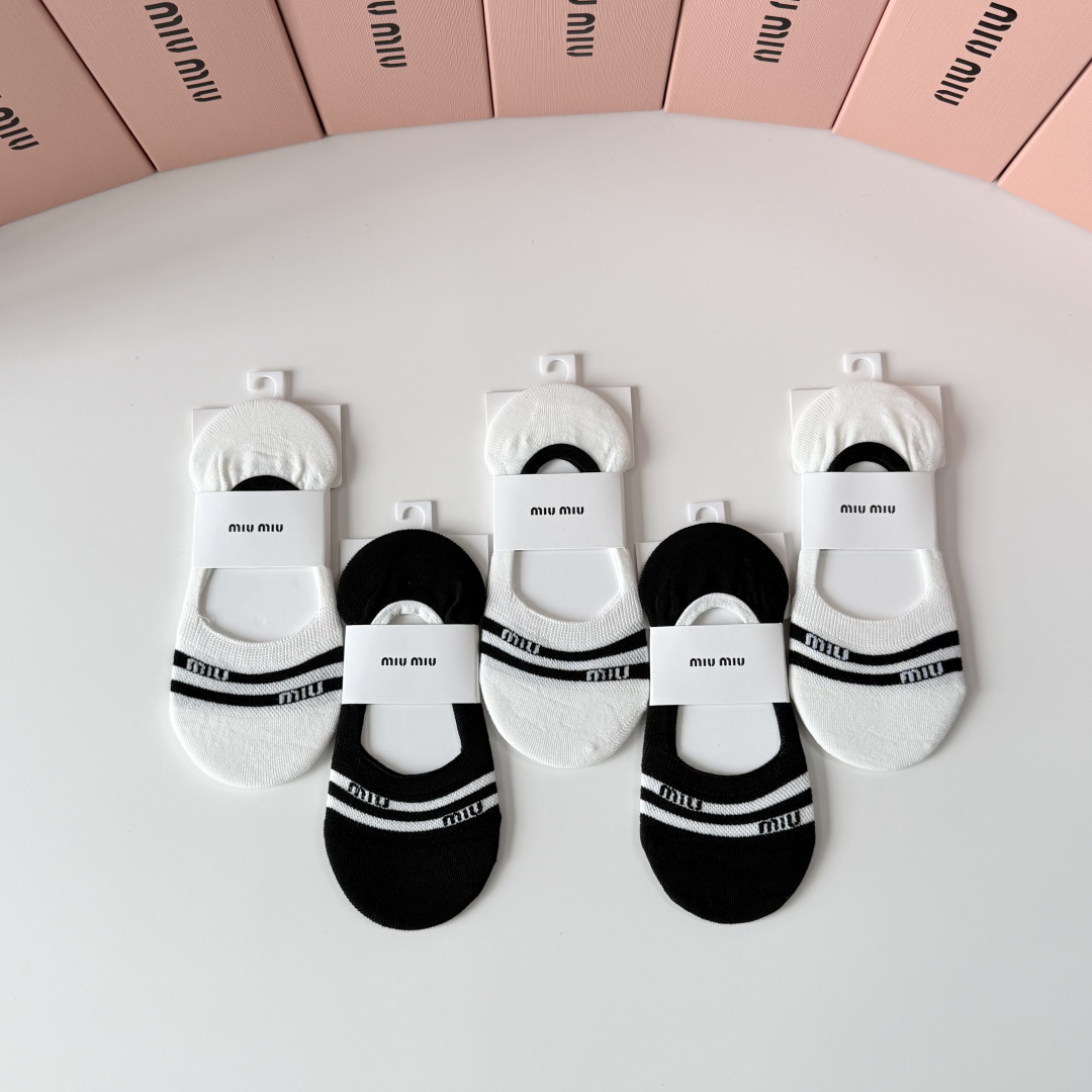 💛配专柜包装MiuMiu（缪缪）新款船袜隐形袜堆堆袜袜子！一盒五双，专柜同步筒袜袜子，💛大牌出街，潮人必