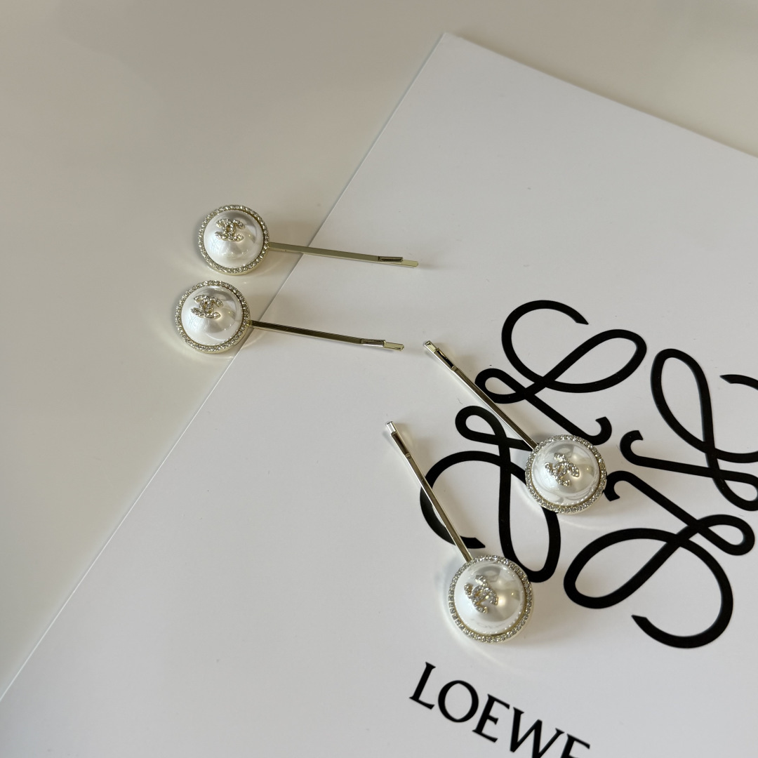 NO:881430,Special (pair) with full package Chanel (Chanel) best-selling new vintage hairpins this year, super fairy pair, fashionable, casual style, hairpins, hairpins, chanel, chanel, hairpins19860909特（一对）配全套包装 Chanel（香奈儿）今年最好卖的新款 Vintage中古复古发夹 超仙的一对 时髦精 随便入的款 发夹,发夹,chanel,chanel,hairpins,accessory