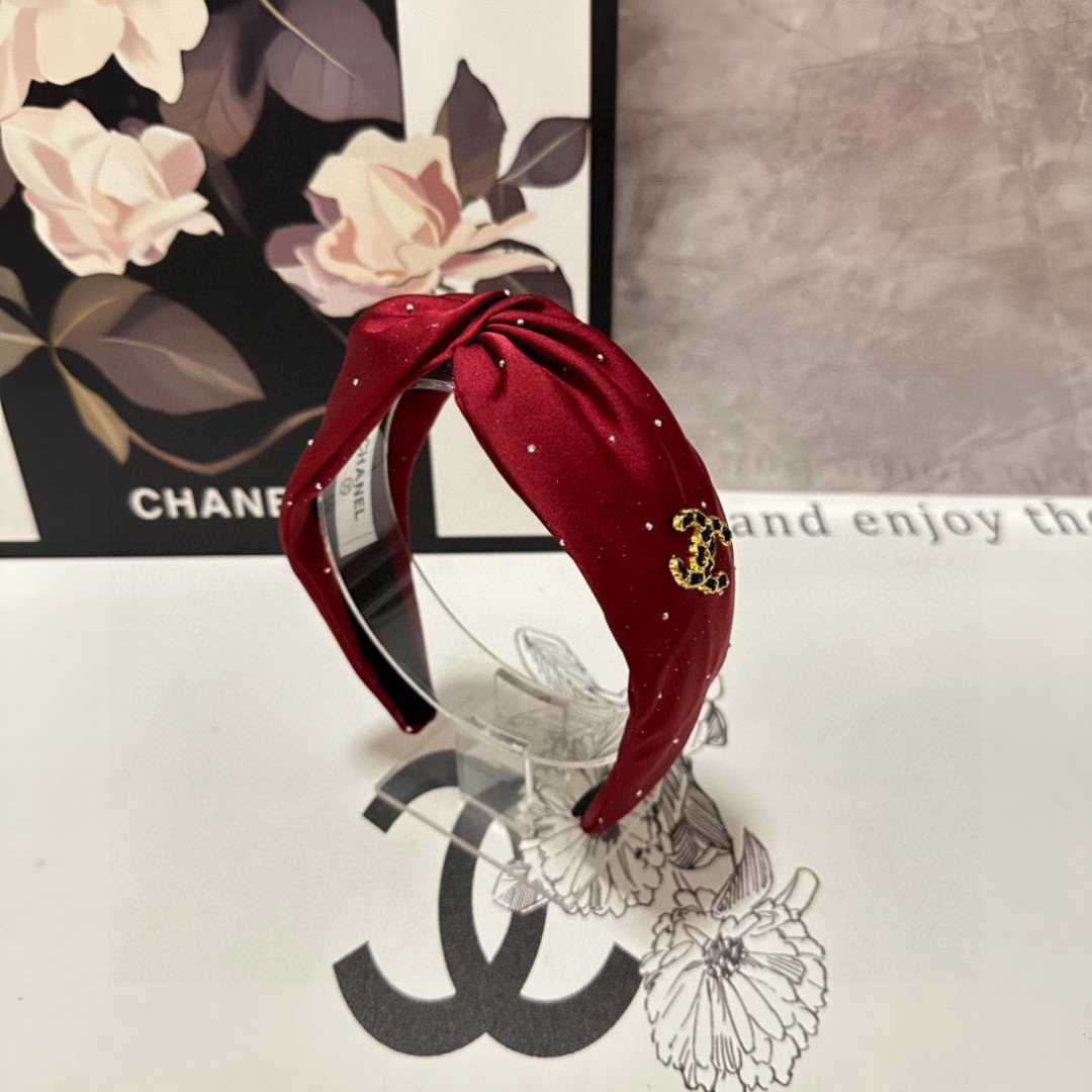 NO:881423,Specially equipped with counter packaging, Chanel's latest hairbands. Little fairies can buy them. Special material. No hair. Can be salty or sweet ~ hairpins, hairpins, chanel, chanel, hairpins19860909特 配专柜包装 Chanel（香奈儿）最新发箍 小仙女入手 特殊材质 不嘞头 可盐可甜～发夹,发夹,chanel,chanel,hairpins,accessory