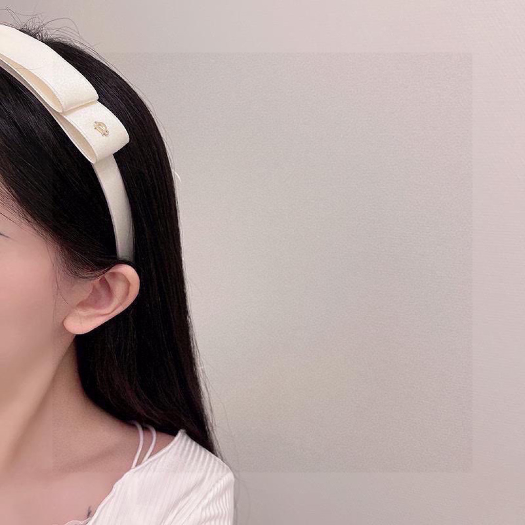 NO:881422,Specially equipped with counter packaging, the latest hairbands from DIOR are available for little fairies. Special materials. No hair. Can be salty or sweet ~ hairpins, hairpins, dior, dior, hairpins19860909特 配专柜包装 DIOR（迪奥）最新发箍 小仙女入手 特殊材质 不嘞头 可盐可甜～发夹,发夹,dior,dior,hairpins,accessory