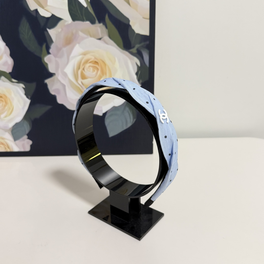 NO:881455,Specially equipped with counter packaging, Chanel's latest hairbands. Little fairies can get it now. Special materials. No hair. Can be salty or sweet ~ hairpins, hairpins, chanel, chanel, hairpins19860909特 配专柜包装 Chanel（香奈儿）最新发箍 小仙女快入手 特殊材质 不嘞头 可盐可甜～发夹,发夹,chanel,chanel,hairpins,accessory