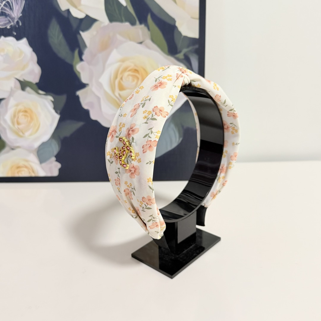 NO:881462,Specially equipped with counter packaging, Chanel's latest hairbands. Little fairies can get it now. Special materials. No hair. Can be salty or sweet ~ hairpins, hairpins, chanel, chanel, hairpins19860909特 配专柜包装 Chanel（香奈儿）最新发箍 小仙女快入手 特殊材质 不嘞头 可盐可甜～发夹,发夹,chanel,chanel,hairpins,accessory