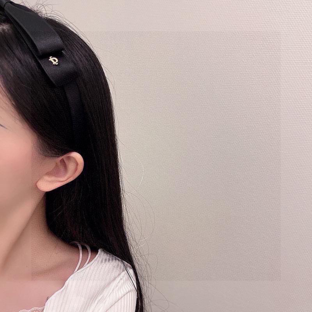 NO:894855,Specially equipped with counter packaging, the latest hairbands from DIOR are available for little fairies. Special materials. No hair. Can be salty or sweet ~ hairpins, hairpins, dior, dior, hairpins19860909特 配专柜包装 DIOR（迪奥）最新发箍 小仙女入手 特殊材质 不嘞头 可盐可甜～发夹,发夹,dior,dior,hairpins,accessory
