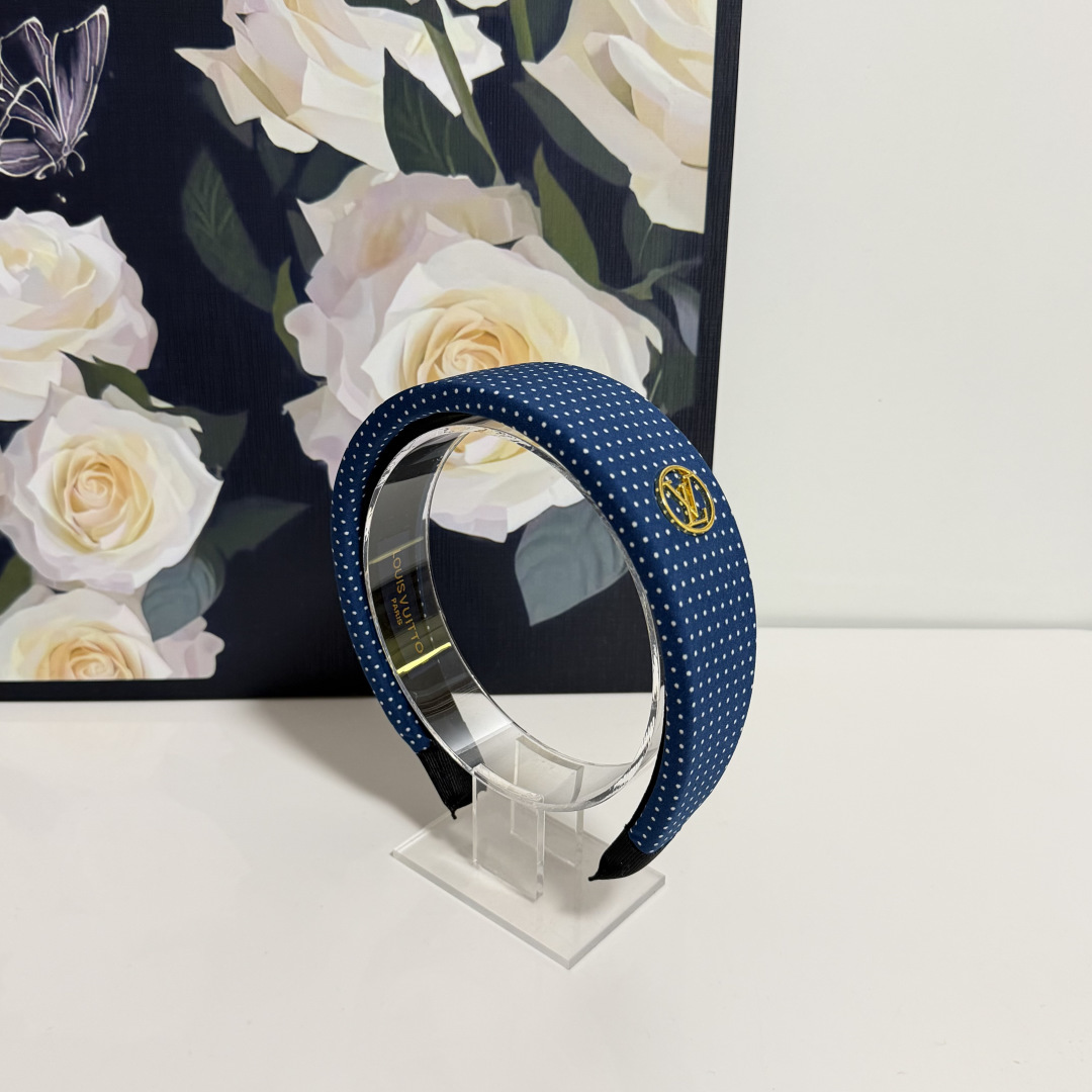 NO:894833,Specially equipped with counter packaging, LV (Louis Vuitton)'s latest hairband, little fairies can get it now. Special material, no hair, salty or sweet ~ hairpins, hairpins, louis vuitton, louis vuitton, hairpins19860909特 配专柜包装 LV（路易威登）最新发箍 小仙女快入手 特殊材质 不嘞头 可盐可甜～发夹,发夹,louis vuitton,louis vuitton,hairpins,accessory