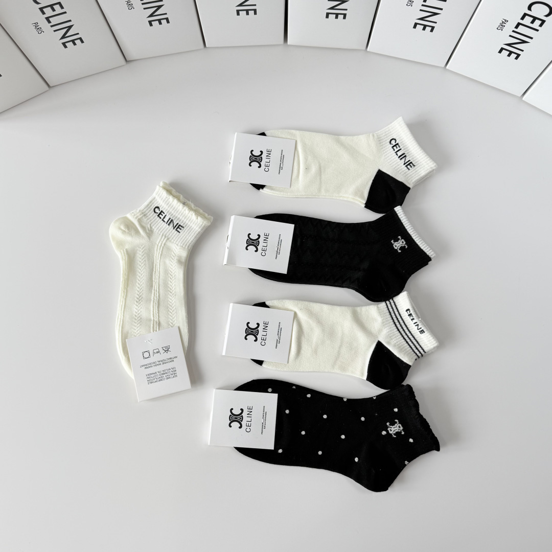 💛配包装 Celine（赛琳）新款中短款堆堆袜袜子！一盒五双， 专柜同步筒款袜子，💛大牌出街，潮人必备。超好搭
