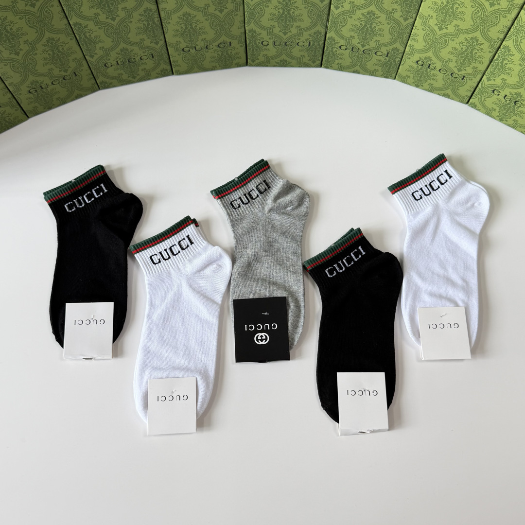 💛配专柜包装 Gucci（古驰）新款中短款堆堆袜袜子！一盒五双，专柜同步筒袜袜子，💛大牌出街，潮人必备。超好搭