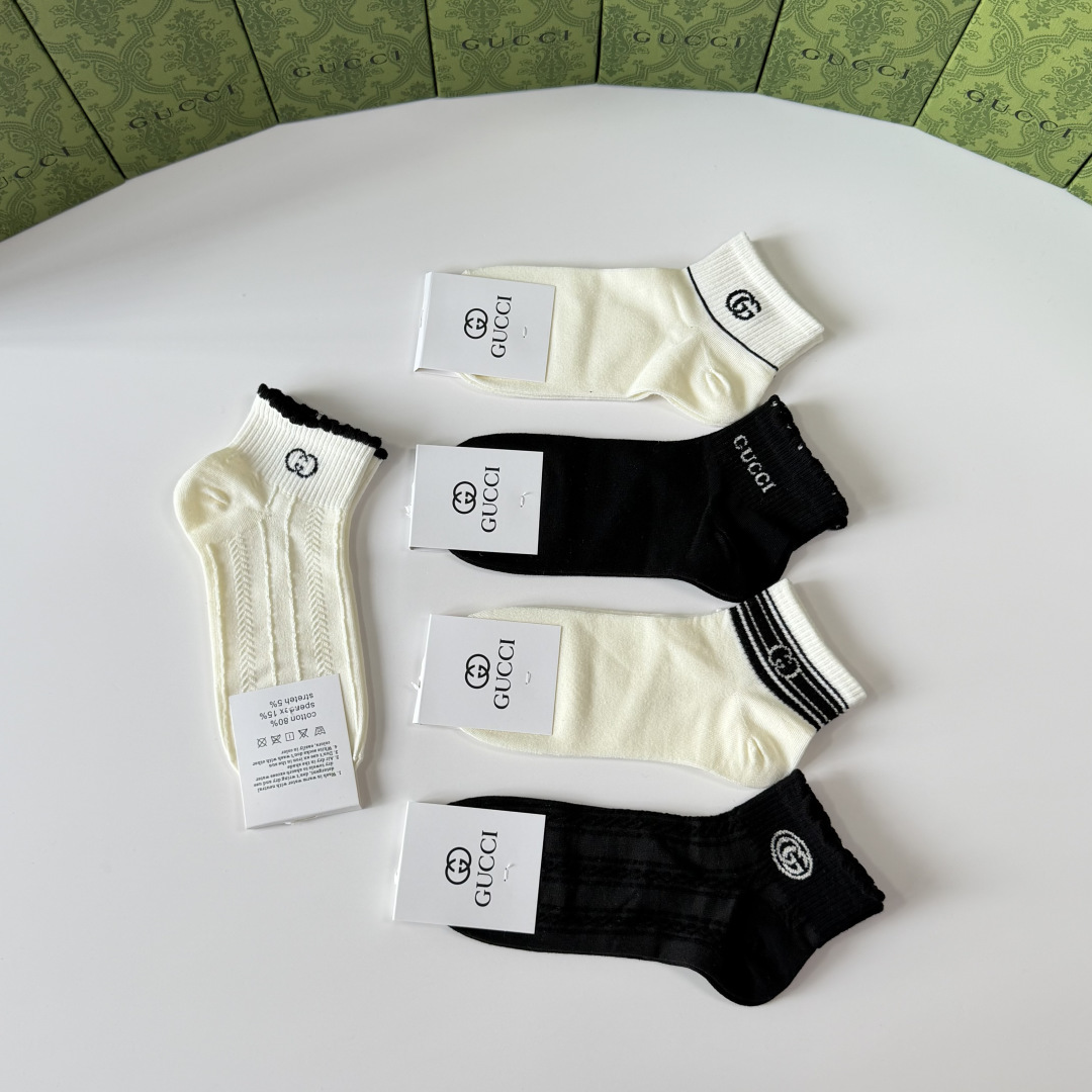 💛配专柜包装 Gucci（古驰）新款中短款堆堆袜袜子！一盒五双，专柜同步筒袜袜子，💛大牌出街，潮人必备。超好搭