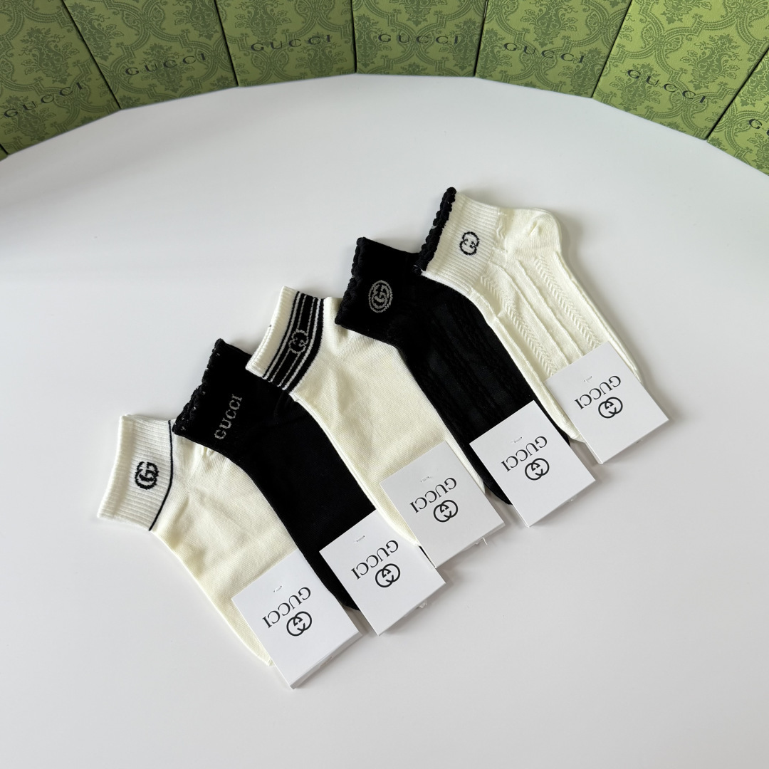 💛配专柜包装 Gucci（古驰）新款中短款堆堆袜袜子！一盒五双，专柜同步筒袜袜子，💛大牌出街，潮人必备。超好搭