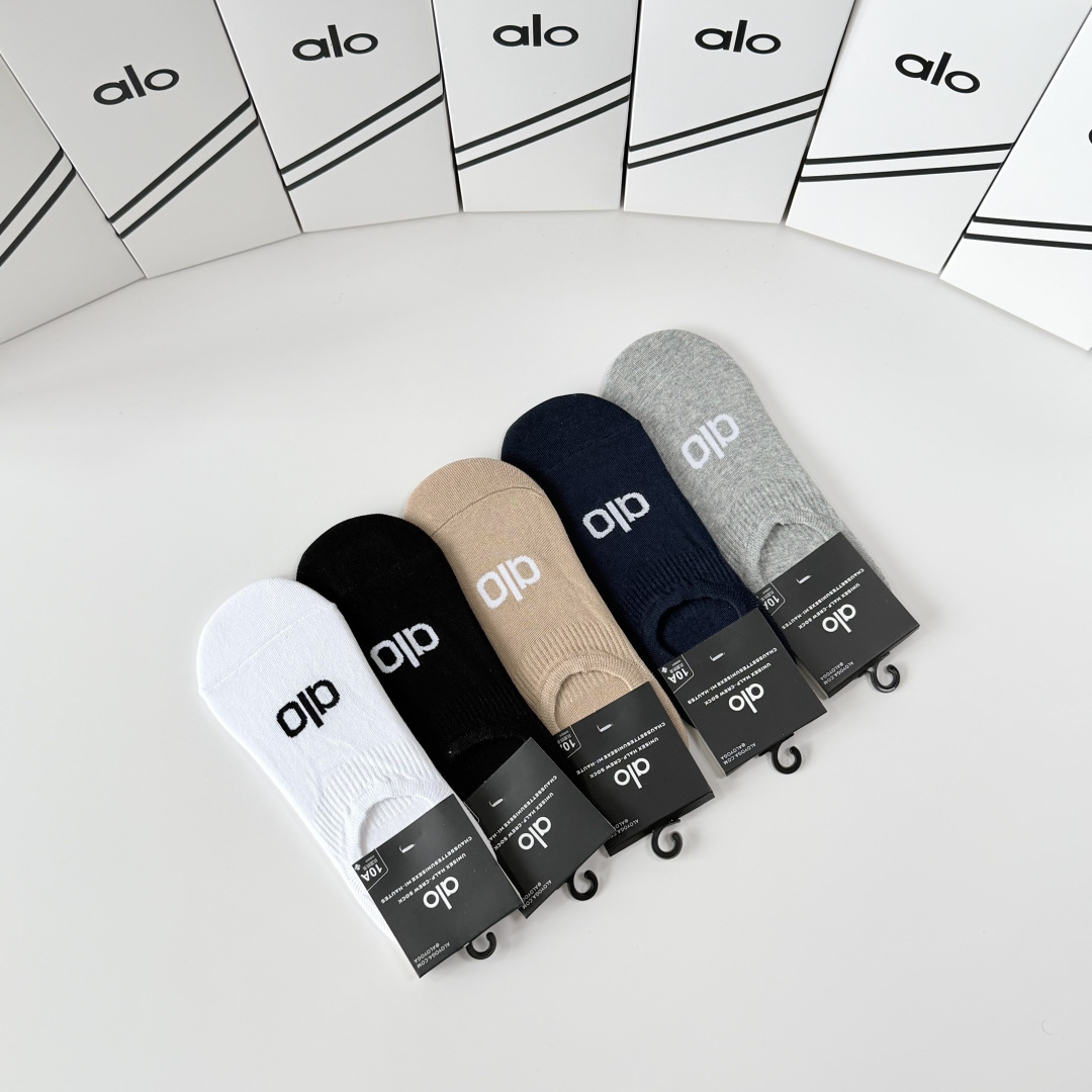 💛配包装 Alo（阿洛）新款船袜隐形袜款堆堆袜袜子！一盒五双， 专柜同步筒款袜子，💛大牌出街，潮人必备。超好搭