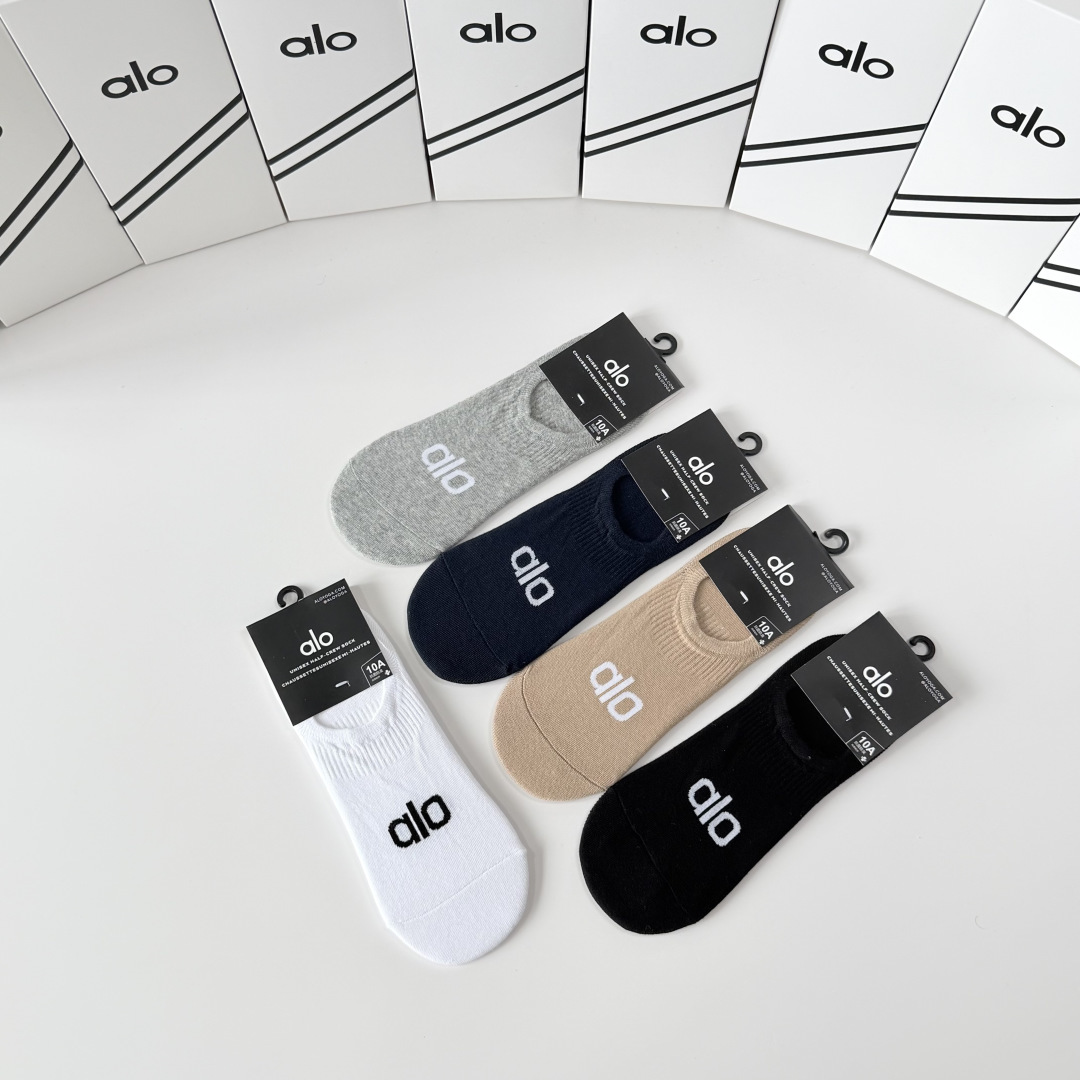 💛配包装 Alo（阿洛）新款船袜隐形袜款堆堆袜袜子！一盒五双， 专柜同步筒款袜子，💛大牌出街，潮人必备。超好搭