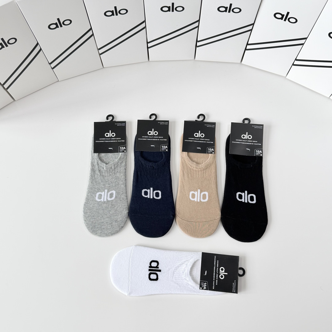 💛配包装 Alo（阿洛）新款船袜隐形袜款堆堆袜袜子！一盒五双， 专柜同步筒款袜子，💛大牌出街，潮人必备。超好搭