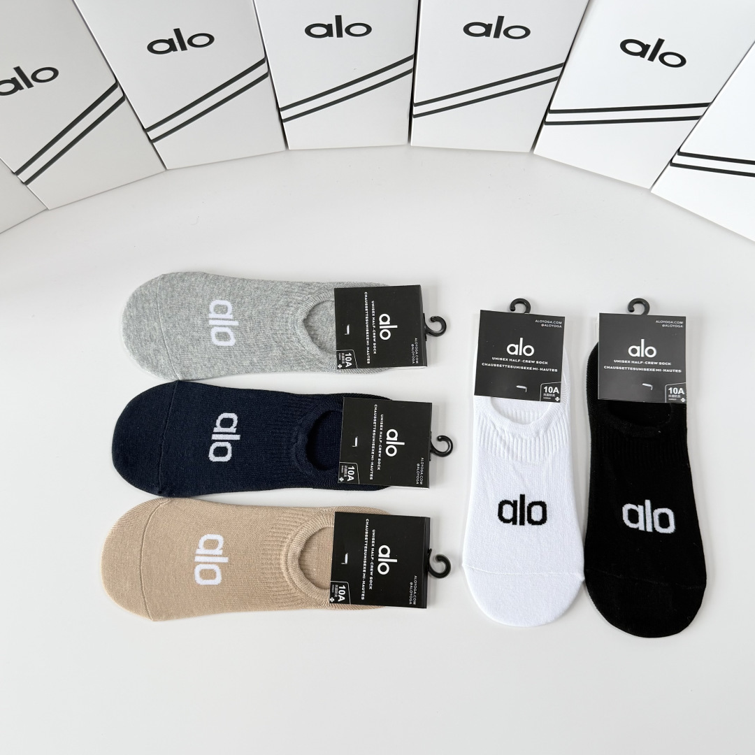 💛配包装 Alo（阿洛）新款船袜隐形袜款堆堆袜袜子！一盒五双， 专柜同步筒款袜子，💛大牌出街，潮人必备。超好搭