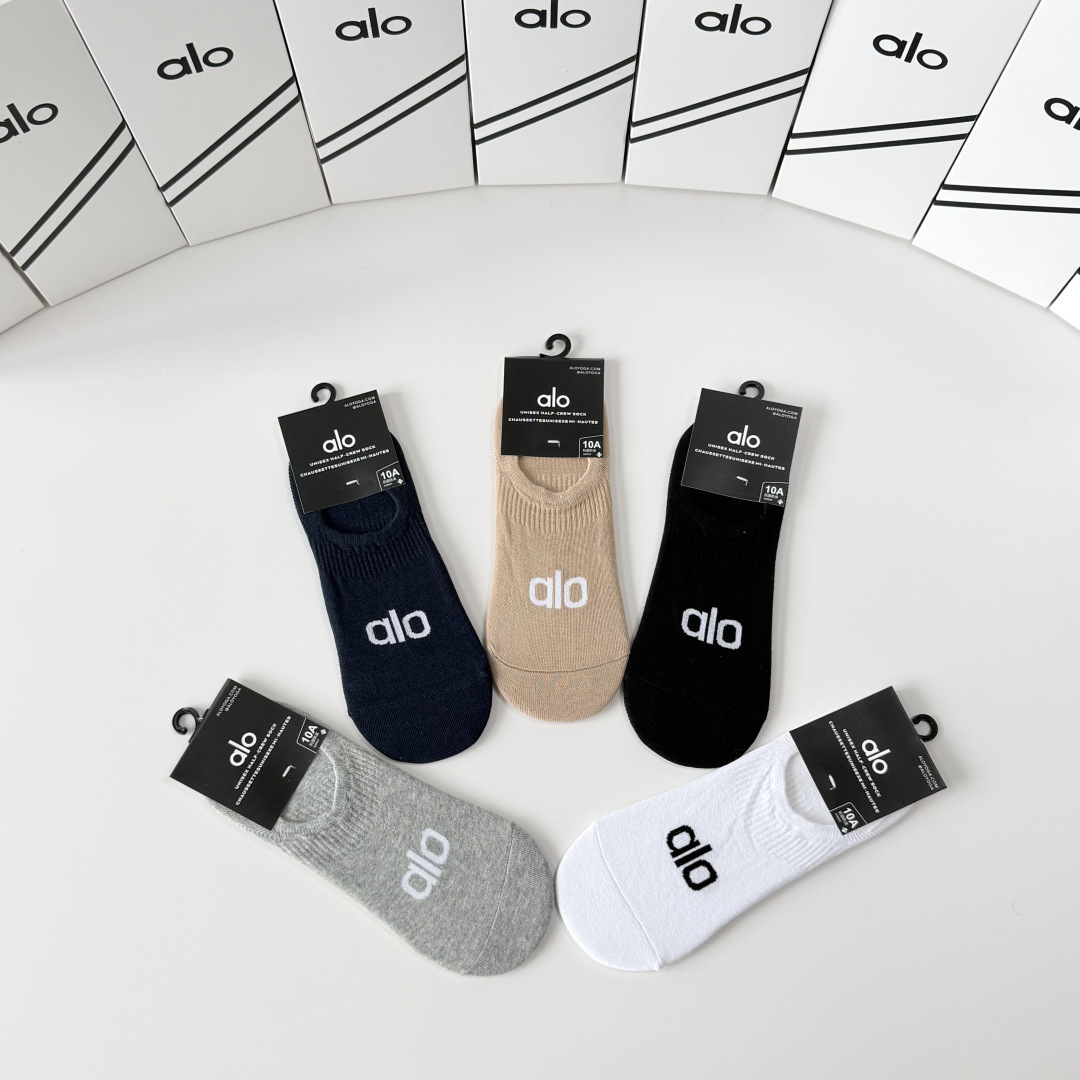 💛配包装 Alo（阿洛）新款船袜隐形袜款堆堆袜袜子！一盒五双， 专柜同步筒款袜子，💛大牌出街，潮人必备。超好搭