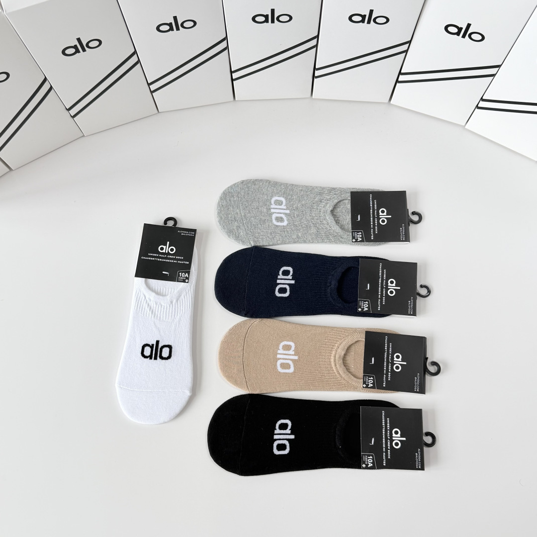 💛配包装 Alo（阿洛）新款船袜隐形袜款堆堆袜袜子！一盒五双， 专柜同步筒款袜子，💛大牌出街，潮人必备。超好搭