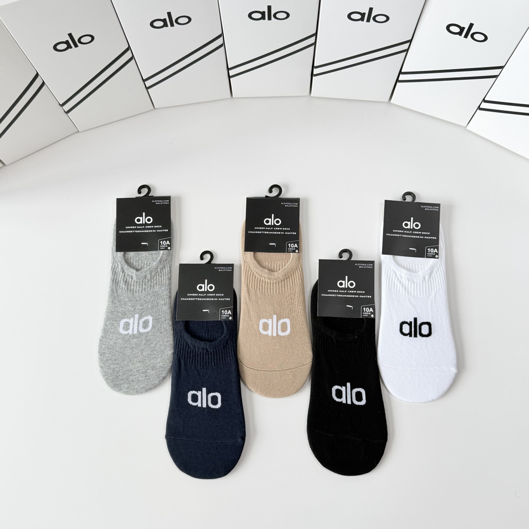 💛配包装 Alo（阿洛）新款船袜隐形袜款堆堆袜袜子！一盒五双， 专柜同步筒款袜子，💛大牌出街，潮人必备。超好搭