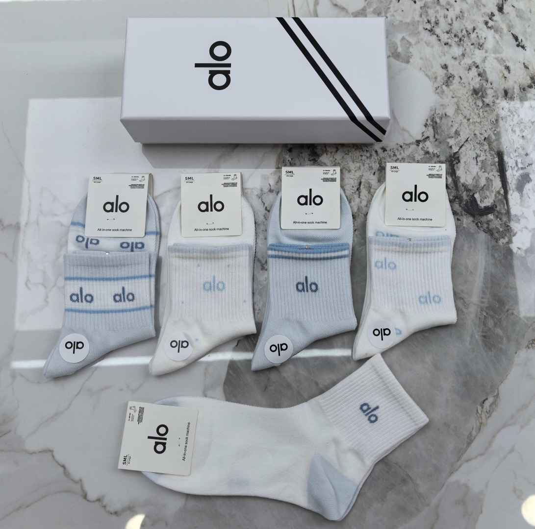 💛配专柜包装 ALO（阿洛）新款中长款堆堆袜袜子！一盒五双，专柜同步筒袜袜子，💛大牌出街，潮人必备。超好搭