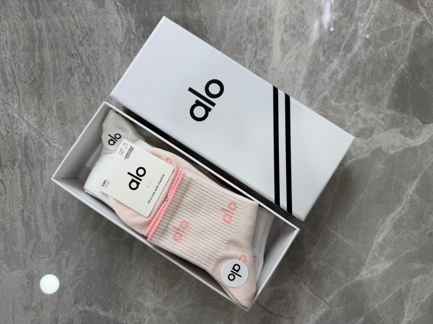 💛配专柜包装 ALO（阿洛）新款中长款堆堆袜袜子！一盒五双，专柜同步筒袜袜子，💛大牌出街，潮人必备。超好搭