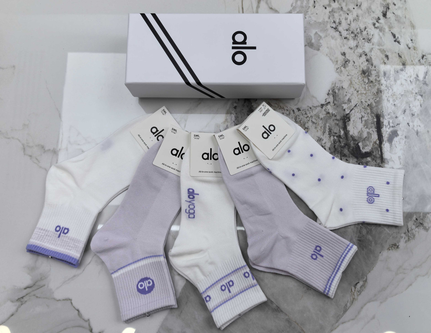 💛配专柜包装 ALO（阿洛）新款中长款堆堆袜袜子！一盒五双，专柜同步筒袜袜子，💛大牌出街，潮人必备。超好搭