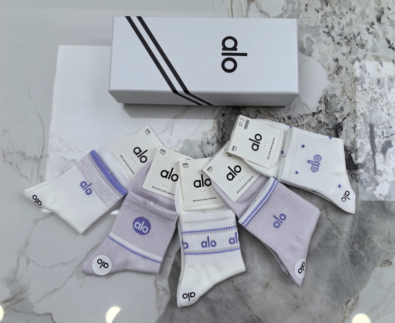 💛配专柜包装 ALO（阿洛）新款中长款堆堆袜袜子！一盒五双，专柜同步筒袜袜子，💛大牌出街，潮人必备。超好搭