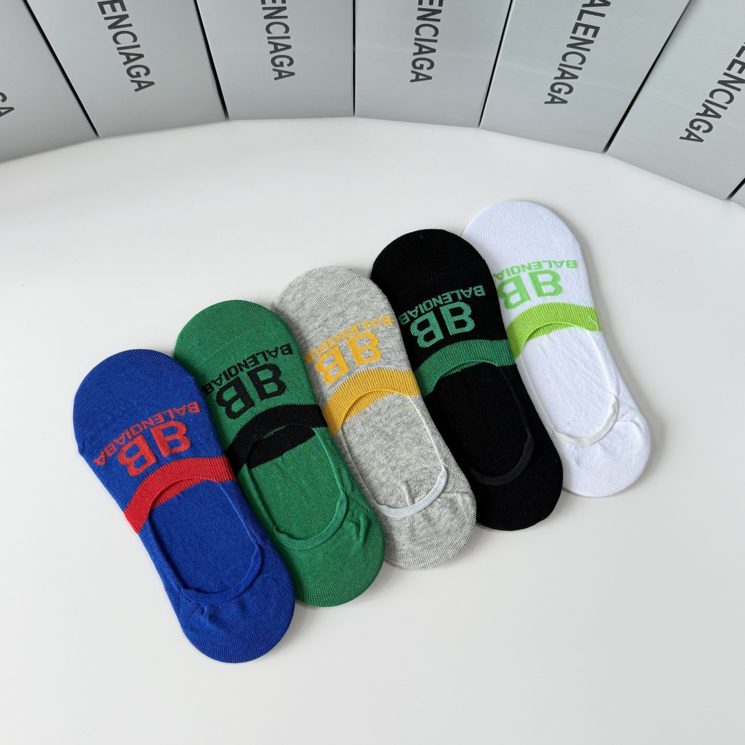 💛配专柜包装 Balenciaga（巴黎世家）新款船袜隐形袜堆堆袜袜子！一盒五双，专柜同步筒袜袜子，💛大牌出街，潮人必备