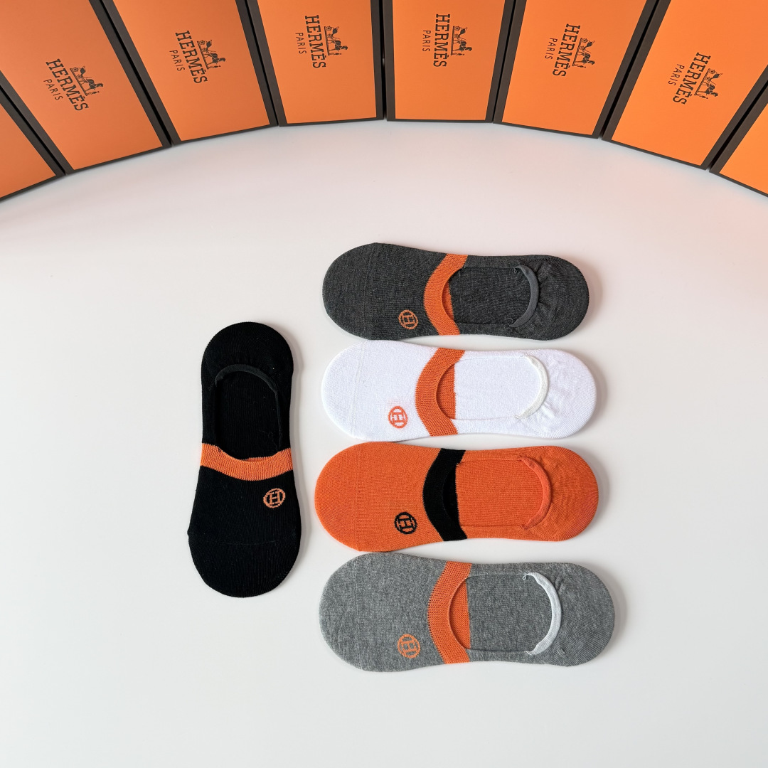 💛配专柜包装 Hermes （爱马仕）新款船袜隐形袜堆堆袜袜子！一盒五双，专柜同步筒袜袜子，💛大牌出街，潮人必备。超好搭