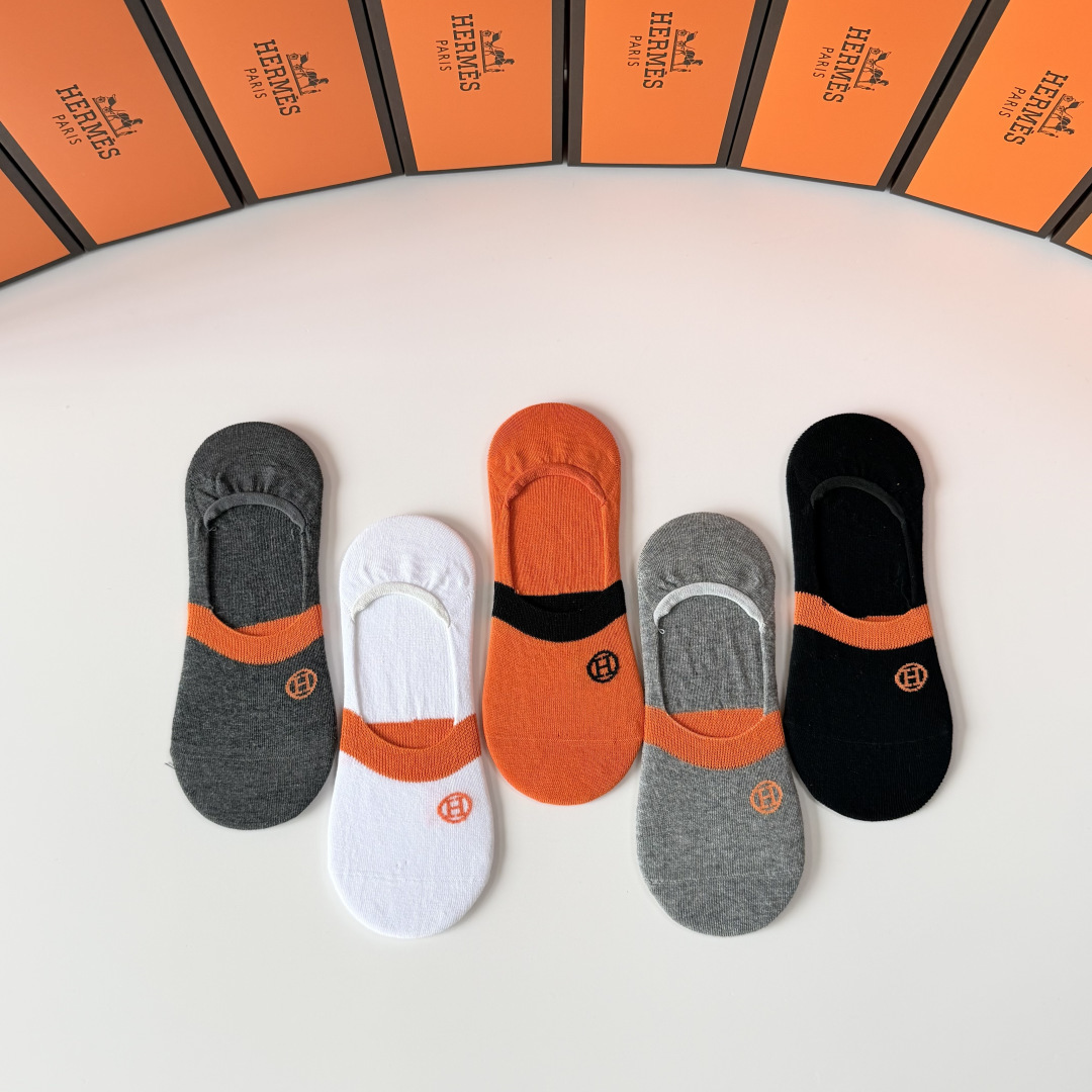 💛配专柜包装 Hermes （爱马仕）新款船袜隐形袜堆堆袜袜子！一盒五双，专柜同步筒袜袜子，💛大牌出街，潮人必备。超好搭