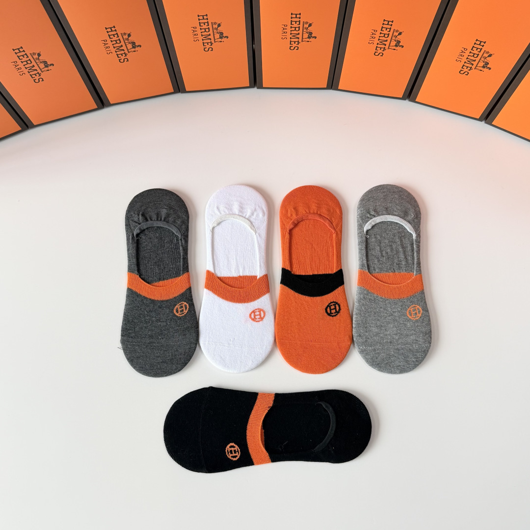 💛配专柜包装 Hermes （爱马仕）新款船袜隐形袜堆堆袜袜子！一盒五双，专柜同步筒袜袜子，💛大牌出街，潮人必备。超好搭