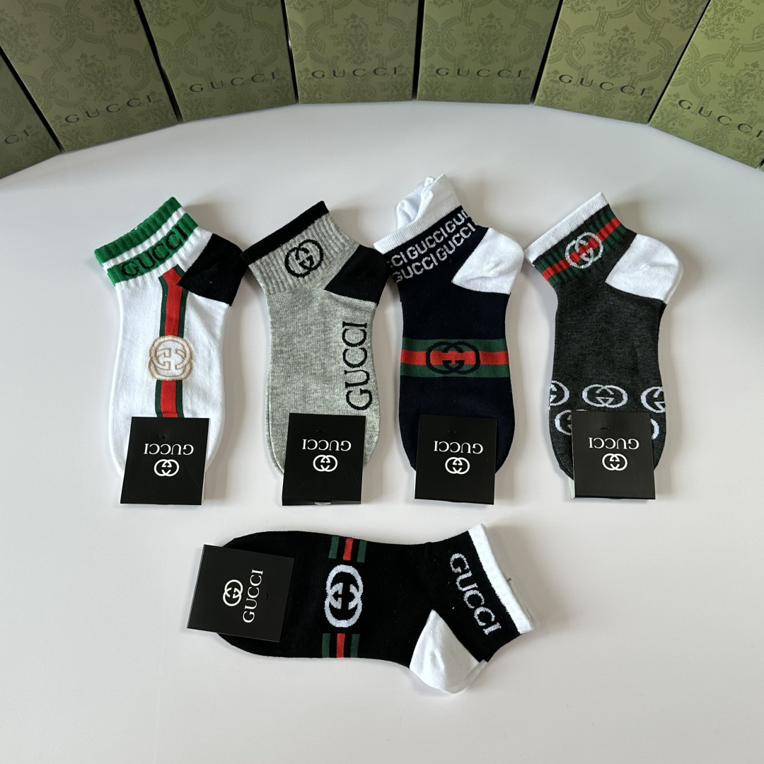 💛配专柜包装 Gucci（古驰）新款中短款堆堆袜袜子！一盒五双，专柜同步筒袜袜子，💛大牌出街，潮人必备。超好搭