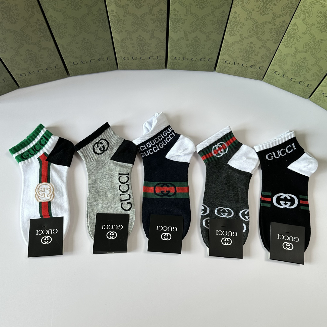 💛配专柜包装 Gucci（古驰）新款中短款堆堆袜袜子！一盒五双，专柜同步筒袜袜子，💛大牌出街，潮人必备。超好搭