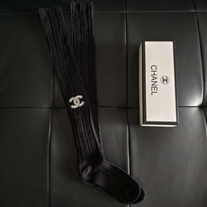 💛配包装 CHANEL (香奈儿)爆款出货 新款双针过膝堆堆袜袜子🧦!搭配长靴必备,一盒一双,专柜同步筒袜袜子,💛大牌出 💛配包装 CHANEL (香奈儿)爆款出货 新款双针过膝堆堆袜袜子🧦!搭配长靴必备,一盒一双,专柜同步筒袜袜子,💛大牌出