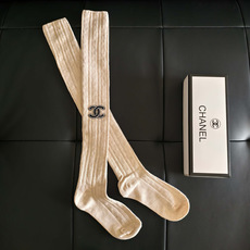 💛配包装 CHANEL (香奈儿)爆款出货 新款双针过膝堆堆袜袜子🧦!搭配长靴必备,一盒一双,专柜同步筒袜袜子,💛大牌出 💛配包装 CHANEL (香奈儿)爆款出货 新款双针过膝堆堆袜袜子🧦!搭配长靴必备,一盒一双,专柜同步筒袜袜子,💛大牌出