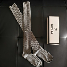 💛配包装 CHANEL (香奈儿)爆款出货 新款双针过膝堆堆袜袜子🧦!搭配长靴必备,一盒一双,专柜同步筒袜袜子,💛大牌出 💛配包装 CHANEL (香奈儿)爆款出货 新款双针过膝堆堆袜袜子🧦!搭配长靴必备,一盒一双,专柜同步筒袜袜子,💛大牌出