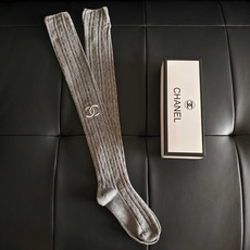 💛配包装 CHANEL (香奈儿)爆款出货 新款双针过膝堆堆袜袜子🧦!搭配长靴必备,一盒一双,专柜同步筒袜袜子,💛大牌出 💛配包装 CHANEL (香奈儿)爆款出货 新款双针过膝堆堆袜袜子🧦!搭配长靴必备,一盒一双,专柜同步筒袜袜子,💛大牌出