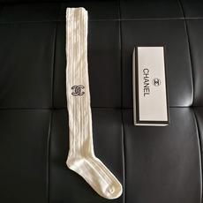 💛配包装 CHANEL (香奈儿)爆款出货 新款双针过膝堆堆袜袜子🧦!搭配长靴必备,一盒一双,专柜同步筒袜袜子,💛大牌出 💛配包装 CHANEL (香奈儿)爆款出货 新款双针过膝堆堆袜袜子🧦!搭配长靴必备,一盒一双,专柜同步筒袜袜子,💛大牌出