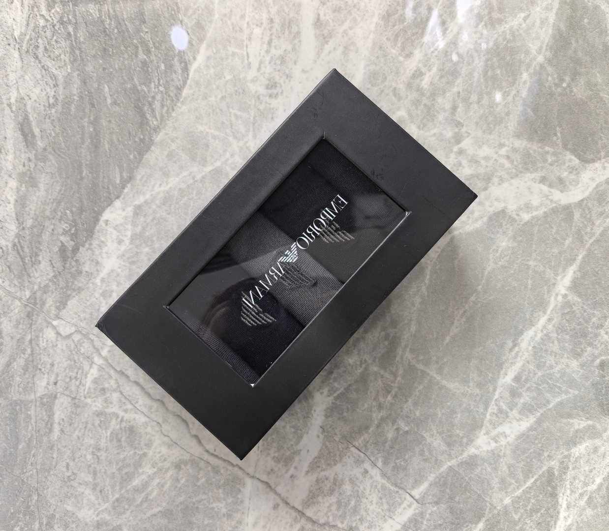 💛配专柜包装 阿玛尼 新款刺绣中长款堆堆袜袜子！一盒五双，专柜同步筒袜袜子，💛大牌出街，潮人必备。超好搭
