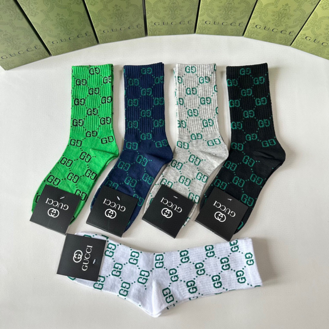 💛配专柜包装 Gucci（古驰）新款中长款堆堆袜袜子！一盒五双，专柜同步筒袜袜子，💛大牌出街，潮人必备。超好搭
