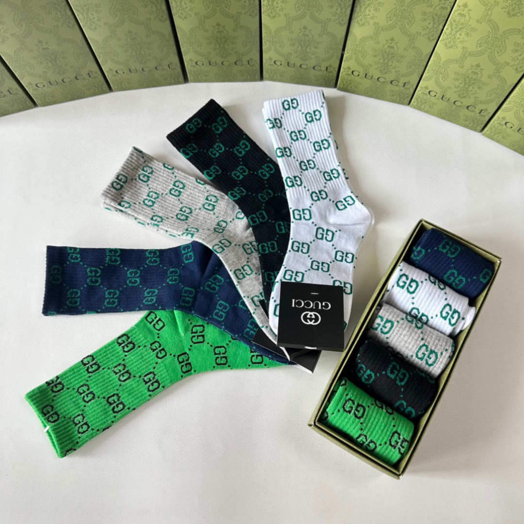 💛配专柜包装 Gucci（古驰）新款中长款堆堆袜袜子！一盒五双，专柜同步筒袜袜子，💛大牌出街，潮人必备。超好搭