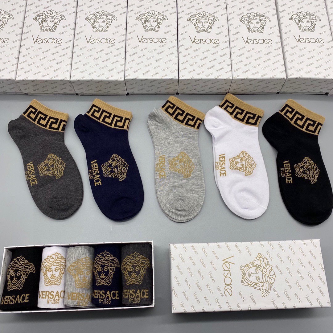 💛配包装 VERSACE（范思哲）新款经典中短款堆堆袜袜子！一盒五双， 专柜同步筒袜袜子，💛大牌出街，潮人必备。超好搭。