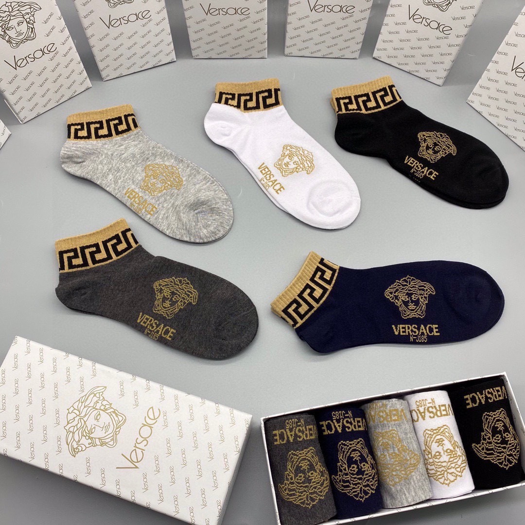 NO:919857,Special packaging VERSACE (Versace) new classic short and medium style pile socks!  Five pairs in a box, counter-synchronized tube socks, big brands out on the street, a must-have for fashionistas, super easy to match. Socks, stockings, socks, versace, versace, socks19860909特 配包装 VERSACE（范思哲）新款经典中短款堆堆袜袜子！一盒五双, 专柜同步筒袜袜子,大牌出街,潮人必备超好搭.袜子,丝袜,袜子,versace,versace,socks,accessory