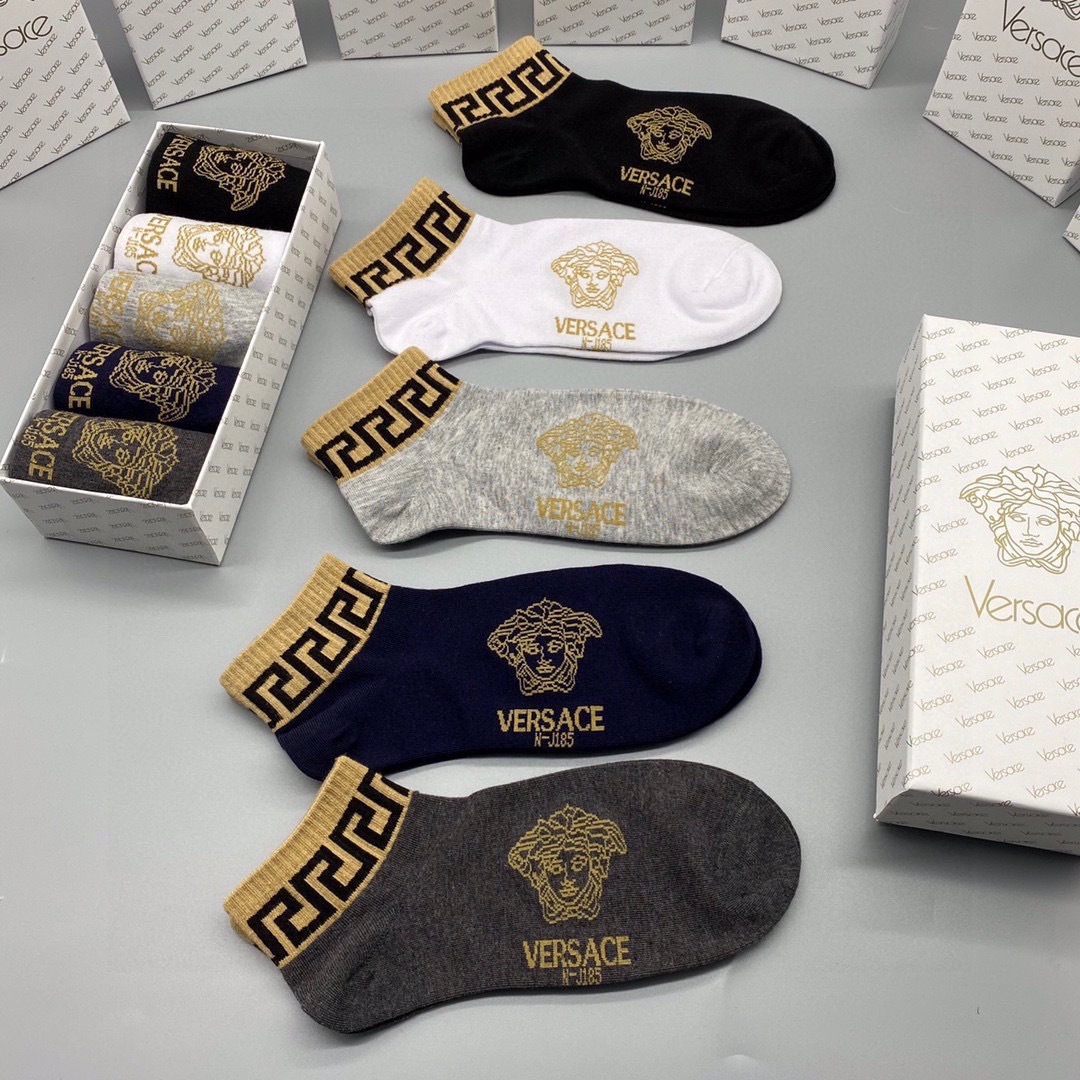 💛配包装 VERSACE（范思哲）新款经典中短款堆堆袜袜子！一盒五双， 专柜同步筒袜袜子，💛大牌出街，潮人必备。超好搭。