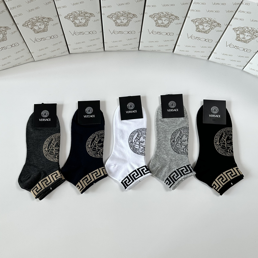 💛配专柜包装 VERSACE（范思哲） 新款中短款堆堆袜袜子！一盒五双，专柜同步筒袜袜子，💛大牌出街，潮人必备。超好搭