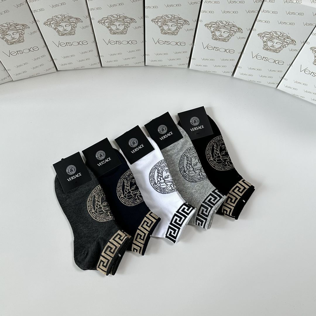 💛配专柜包装 VERSACE（范思哲） 新款中短款堆堆袜袜子！一盒五双，专柜同步筒袜袜子，💛大牌出街，潮人必备。超好搭